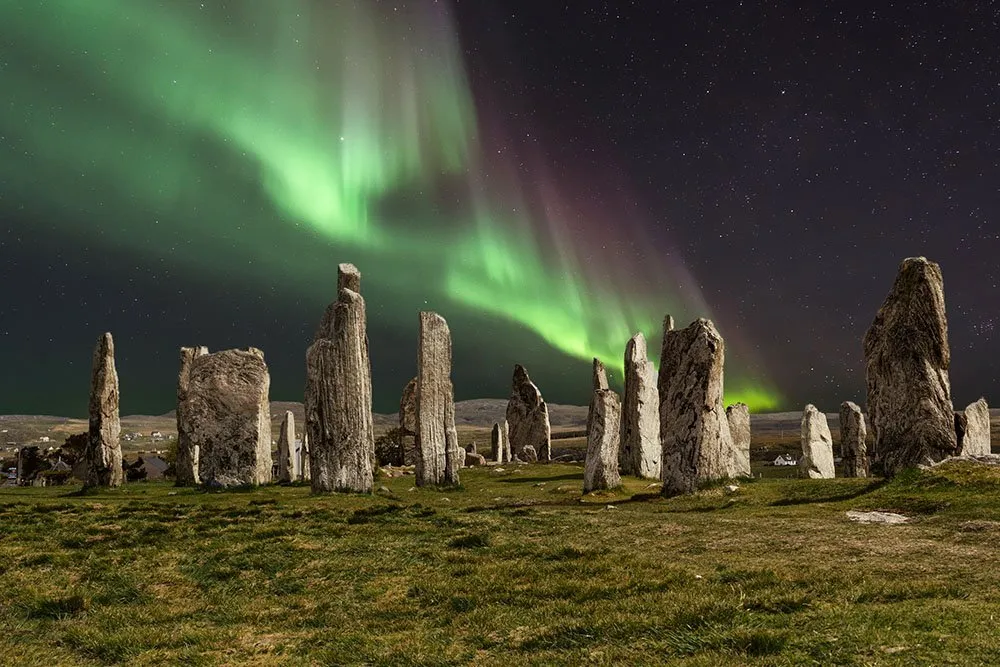Northern lights over Callanish stones, Scotland — Shutterstock