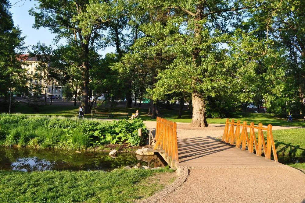 Lužánky park in Brno — Millenium187, CC BY-SA 3.0, via Wikimedia Commons