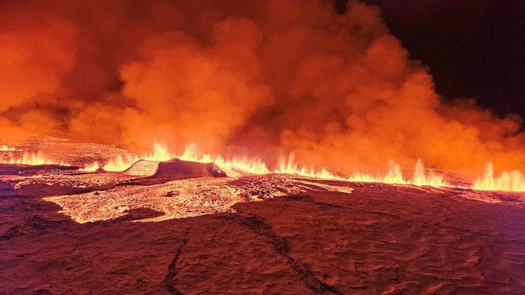 Iceland Reykjanes volcano thrill-seekers ignore danger warnings to witness dramatic eruption