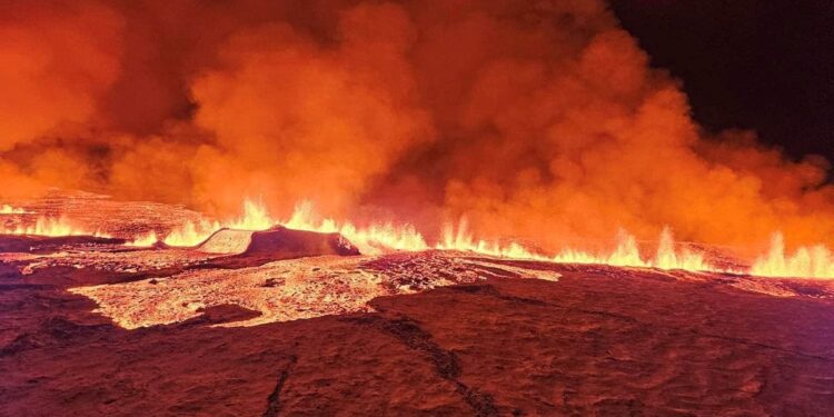 Iceland Reykjanes volcano thrill-seekers ignore danger warnings to witness dramatic eruption