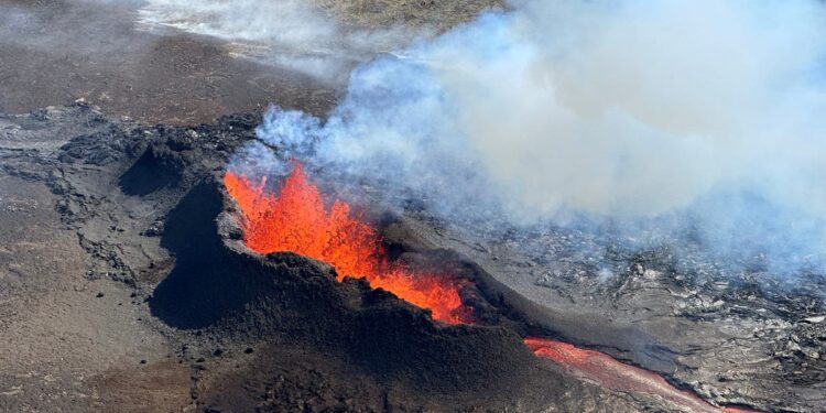 Iceland earthquakes: Volcano eruption could be ‘hours or days’, meteorologist warns