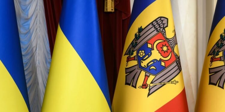EU Commission tells member states to move with Ukraine, Moldova negotiation frameworks – Euractiv