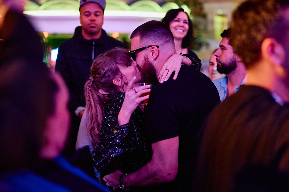 taylor swift and travis kelce kissing at the after party