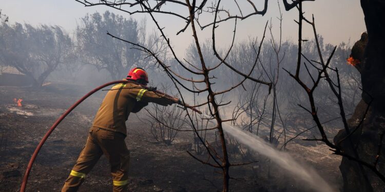 Greece weather latest: New fire ‘every ten minutes’ amid hunt for arsonist and search for missing American