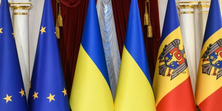 EU member states greenlight Ukraine, Moldova negotiating frameworks – Euractiv