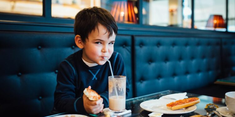 Is It Ever Okay To Bring Kids' Food To A Restaurant?