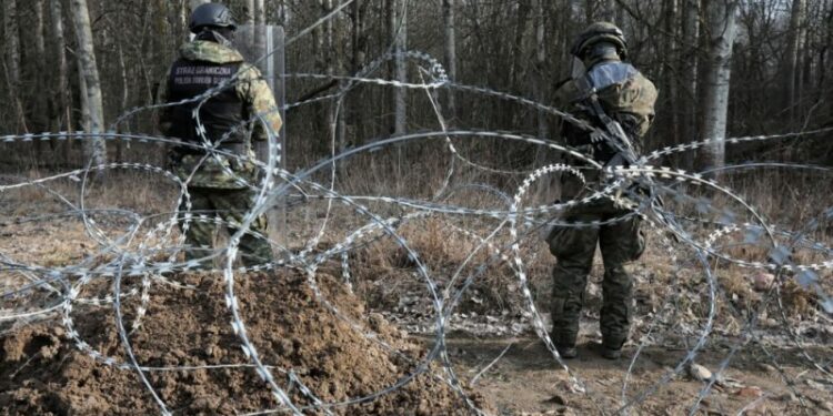 Poland, Baltics call for ‘defence line’ along Europe’s Eastern border – Euractiv