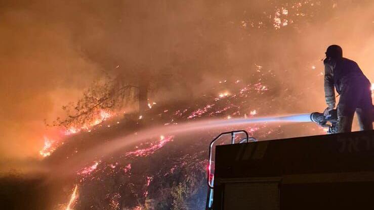 כיבוי שריפה שפרצה בין ברעם ליראון בגליל העליון אחרי מטח מלבנון