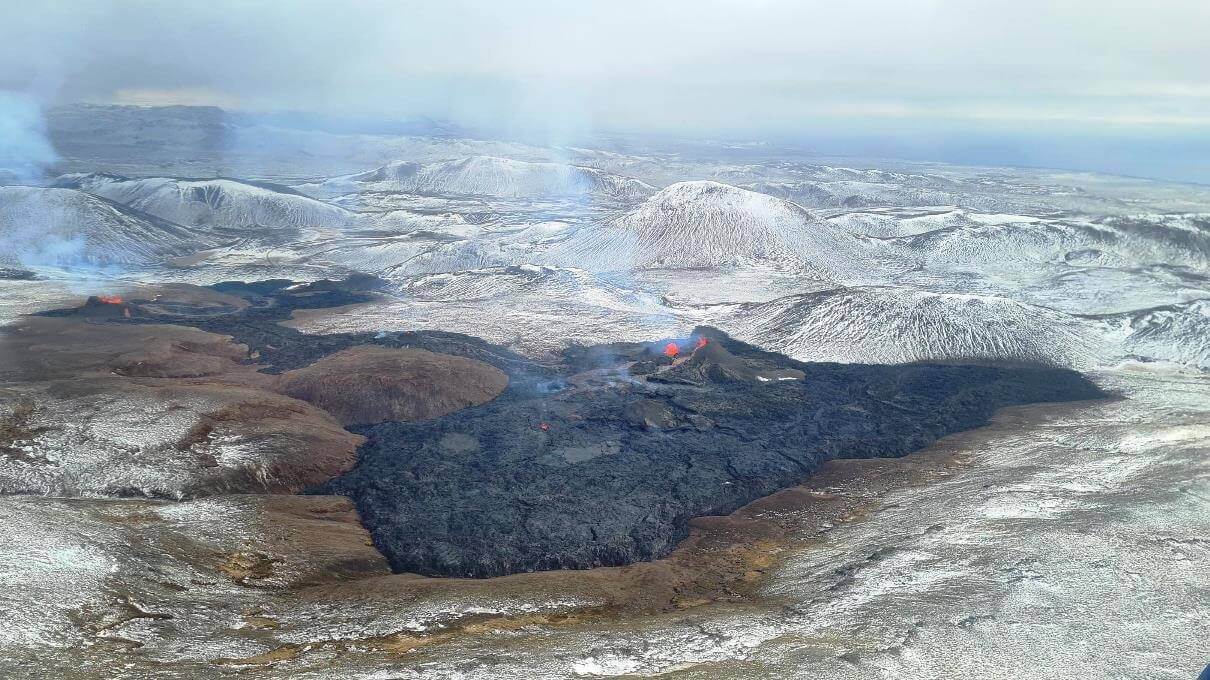 iceland-volcanic-eruption-lava-field-live-image-earthquake