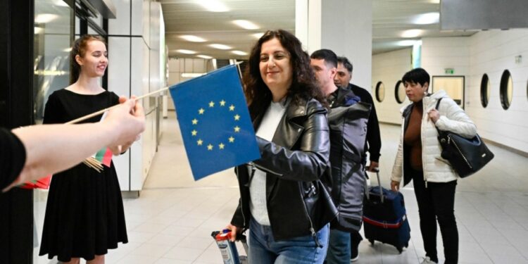 Bulgaria, Romania take first steps into EU visa-free zone