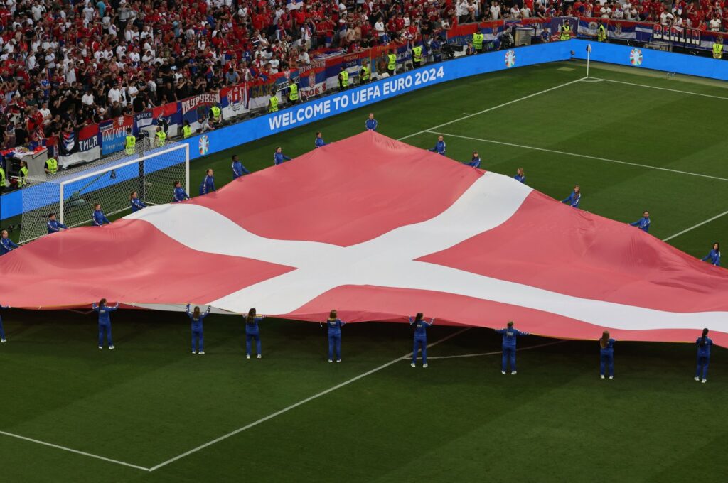 Denmark to prohibit display of foreign flags