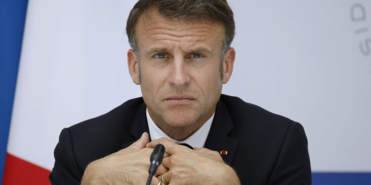 EU criticizes France for excessive debt, putting pressure on Macron during election campaign