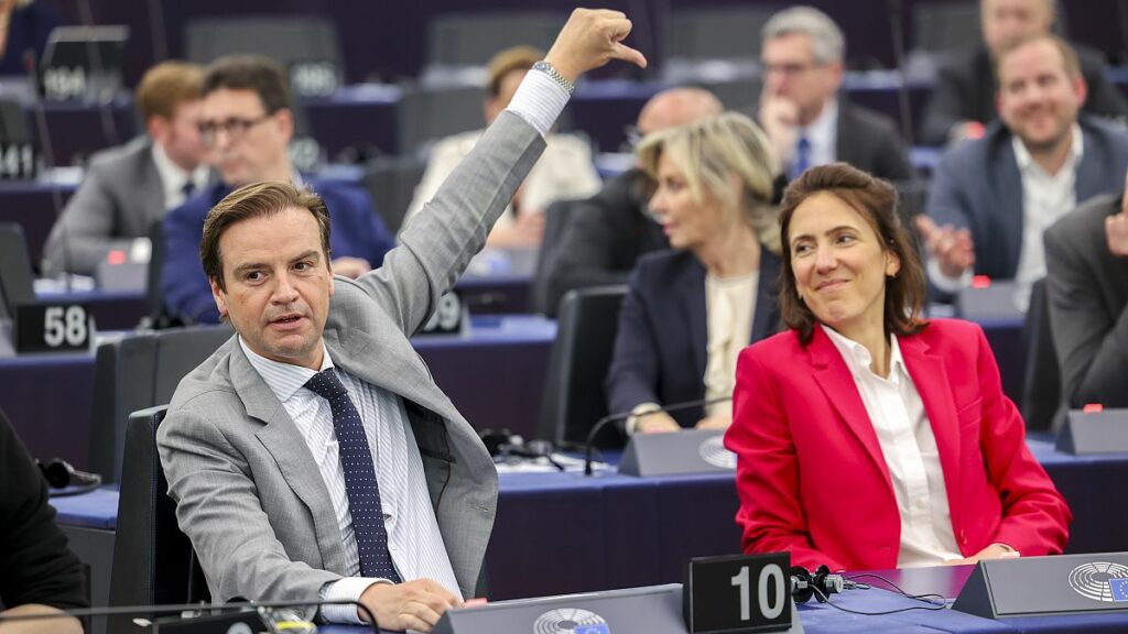 Exclusive: Dutch VVD to remain in Renew Europe despite seeking coalition with far right