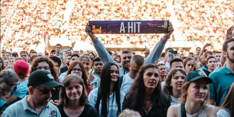 'Fire of Revival' Spreads in Europe as Thousands Pack Stadiums in Hungary and Italy