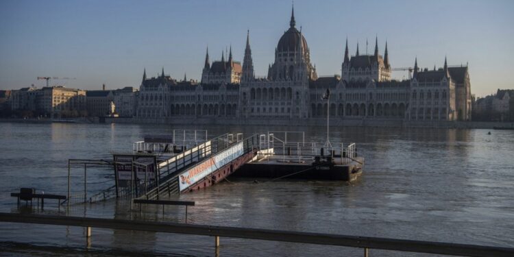 Floods in Europe: Hungary, Netherlands and Lithuania brace themselves