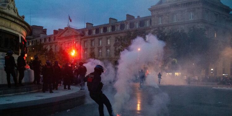 France bans all pro-Palestinian protests