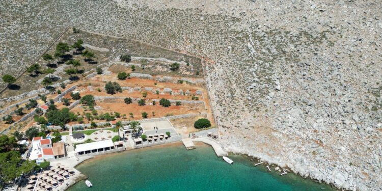 Greece missing tourists latest: Four more dead and two missing in extreme heat after Michael Mosley tragedy