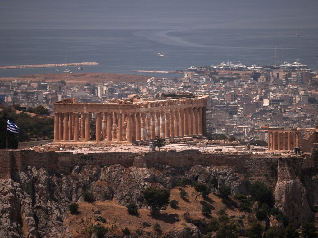 Greece shuts Acropolis, schools as it braces for 43°C heatwave | Climate Crisis News