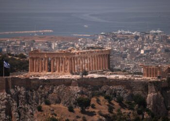 Greece shuts Acropolis, schools as it braces for 43°C heatwave | Climate Crisis News