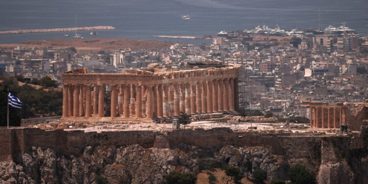 Greece shuts Acropolis, schools as it braces for 43°C heatwave | Climate Crisis News