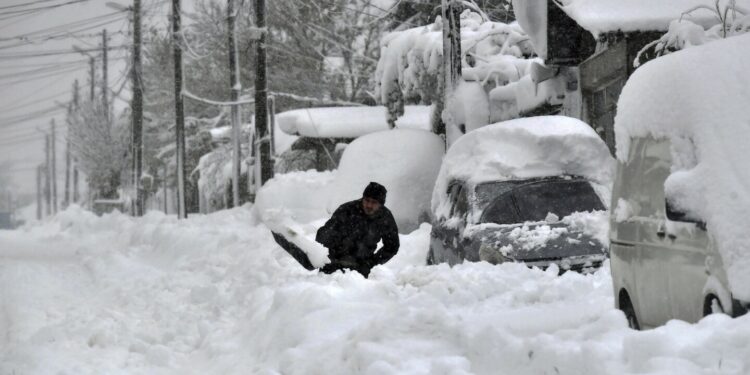 Heavy snowfall in Romania, Bulgaria and Moldova leaves 1 person dead and many without electricity