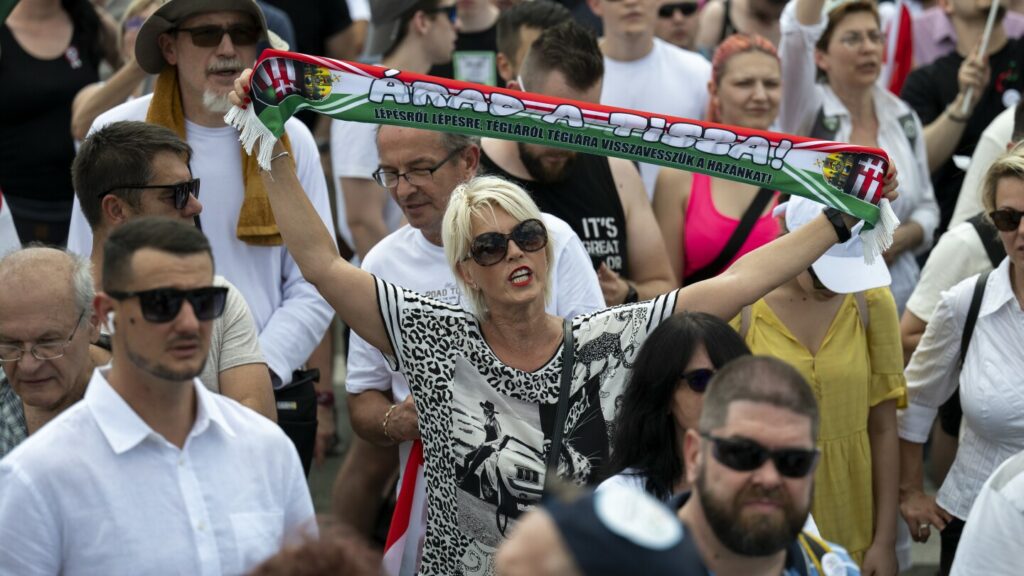 Hoping to deal a blow to Hungary's Orbán, challenger holds mass demonstration on eve of EU election