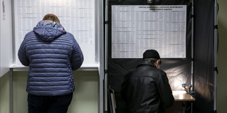 Lithuania holding presidential vote, referendum on citizenship