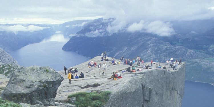 Man dies after falling from 600m-high ‘Mission Impossible cliff’ in Norway