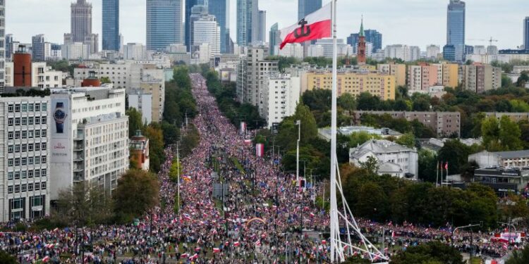 Polish opposition hold huge Warsaw rally ahead of elections