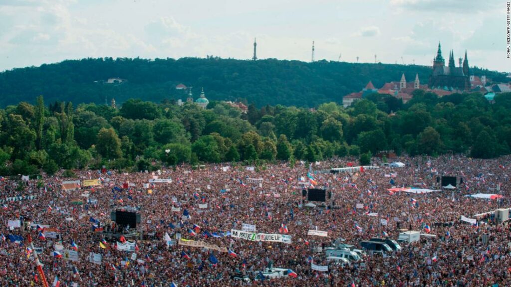 Prague protests: Biggest demonstrations since fall of Communism demand Andrej Babis' resignation