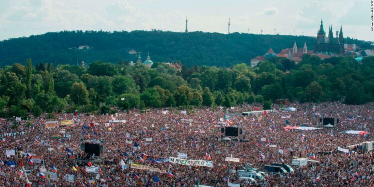 Prague protests: Biggest demonstrations since fall of Communism demand Andrej Babis' resignation