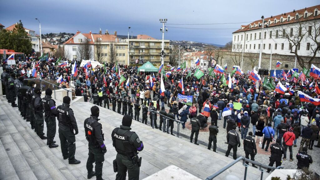 Slovakia approves defense military treaty with US