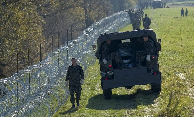 Slovenia begins erecting razor-wire fence on Croatian border to keep out migrants