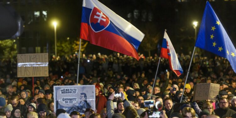 Thousands rally in Slovakia to condemn the government plan to close top prosecutors' office