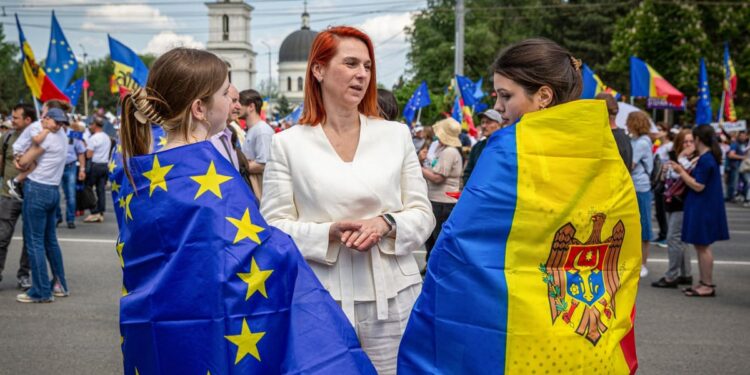 Ukraine and Moldova ready to start negotiations to join the EU, Commission says – POLITICO