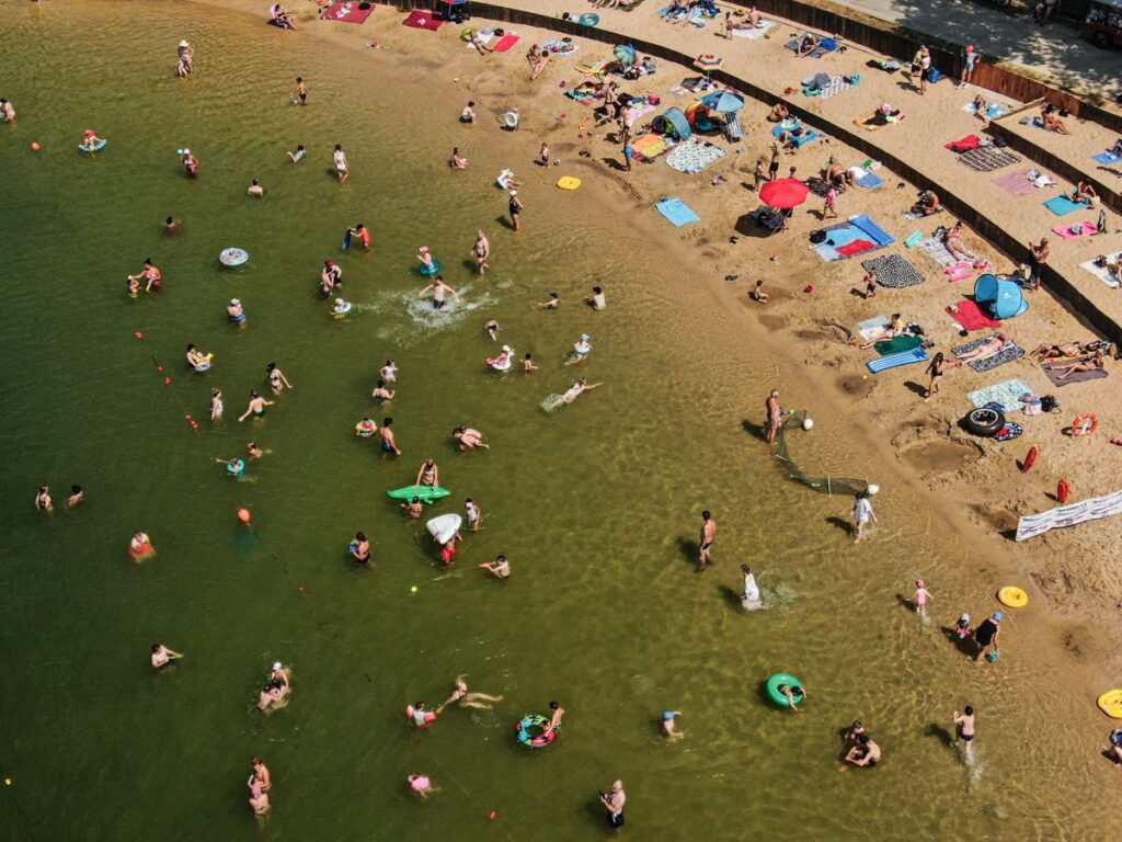 Alerts issued across Europe as heatwave leaves many in lockdown