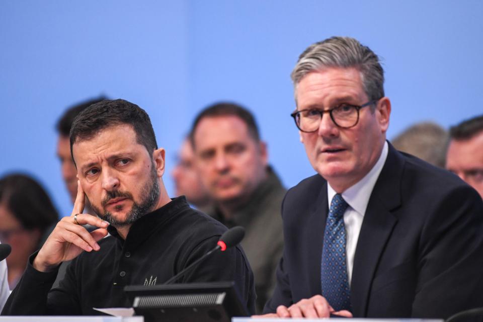 British Prime Minister Keir Starmer (R) and Ukrainian President Volodymyr Zelensky (L) attend the Opening Plenary at the European Political Community (EPC) meeting at Blenheim Palace, in Woodstock, Oxfordshire (EPA)