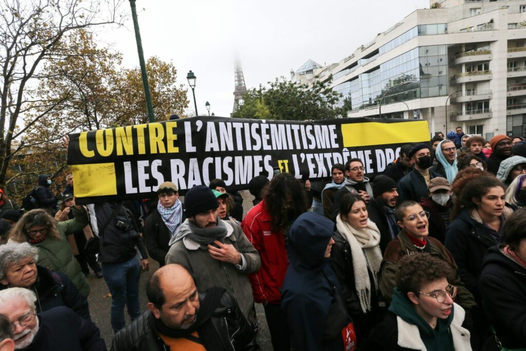 Jewish leaders in Europe want to stay there despite pessimism about antisemitism, survey finds
