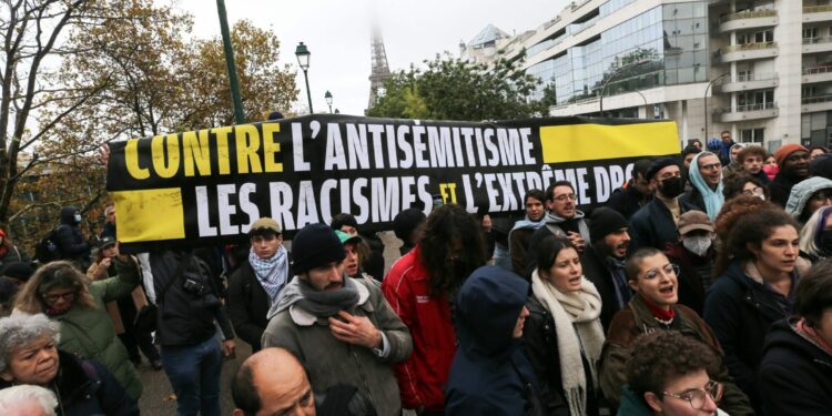 Jewish leaders in Europe want to stay there despite pessimism about antisemitism, survey finds