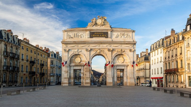 Place du Luxembourg, Nancy, Lorraine, France - January, 07 - 2023. The D??silles gate (or D??silles memorial) is a triumphal arch located in Nancy, to the west of the old town and at the northern end of Cours L??opold. It is the oldest war memorial in France. The arch was built between 1782 and 1784 by the architect Didier-Joseph-Fran??ois M??lin at the initiative of the Count of Stainville, Commander-in-Chief of Lorraine. It was intended as a city gate but also as a monument to the memory of the people of Nancy who died for American independence, during the battle of Yorktown. It is classified as an historical monument since 1925.