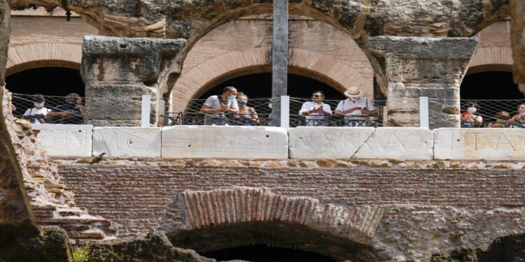 Colosseum tourists can go underground to see 'backstage'