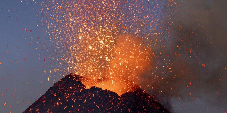 Dramatic photos of recent Mt. Etna eruption in Italy spewing hot lava - USA TODAY