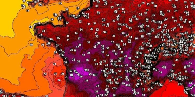 Major weather warning for Irish holidaymakers as Spain hit by deadly 45C heat & temps soar past 40C in European hotspots