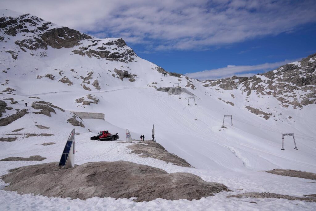 Man dies after being struck by lightning on Germany's highest peak