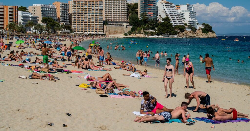 Travel warning issued for Spain and Italy holidaymakers over deadly virus outbreak