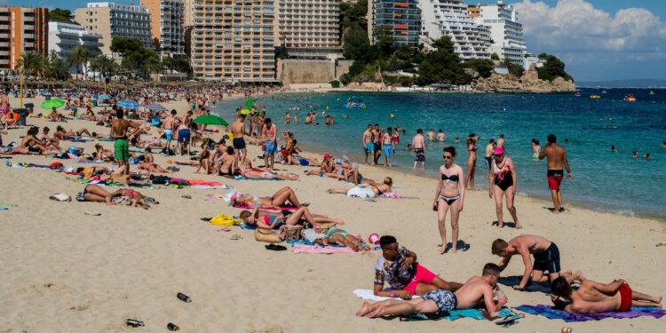 Travel warning issued for Spain and Italy holidaymakers over deadly virus outbreak