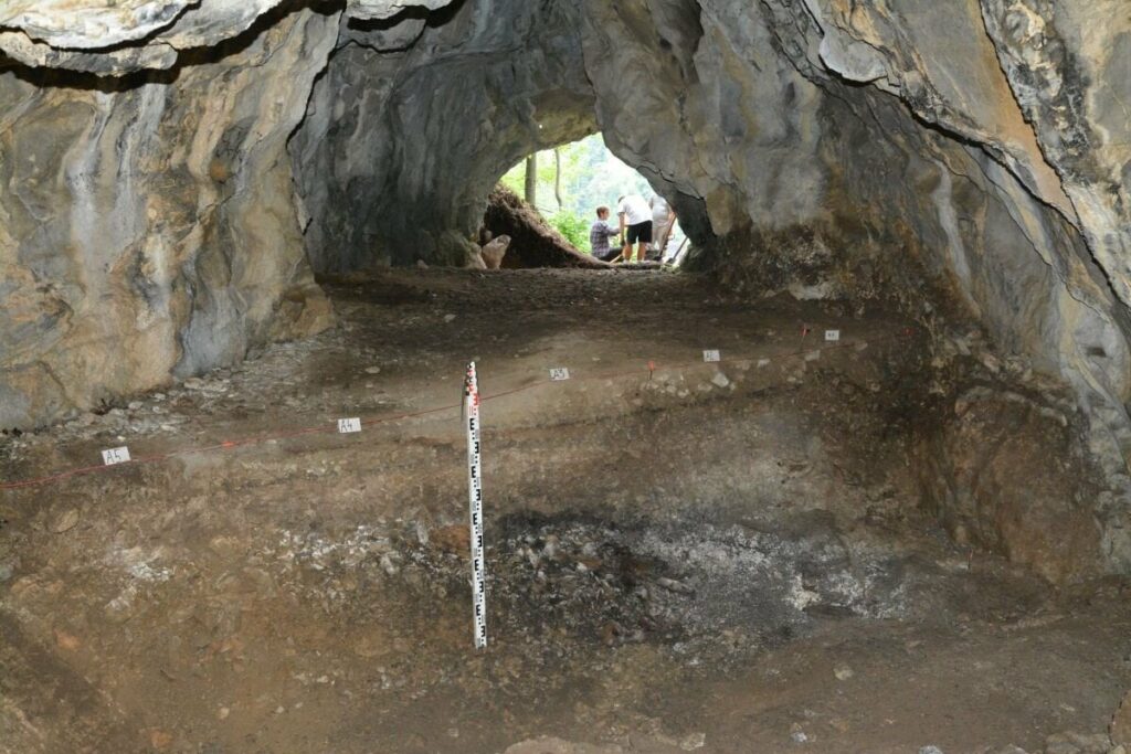 Stone Age culture from western Europe found for first time in Slovak cave