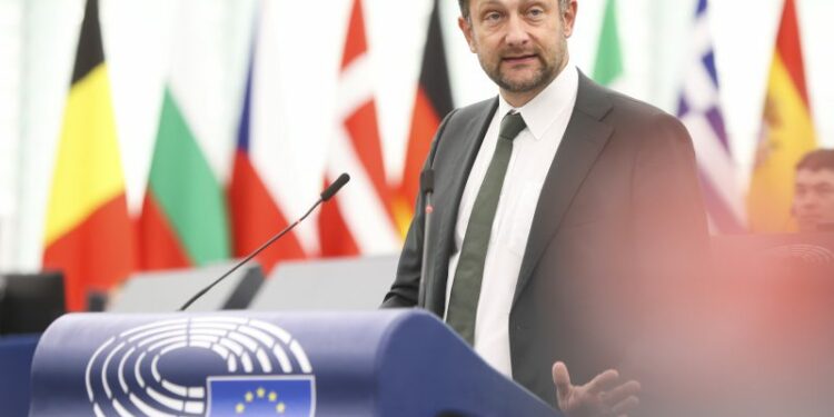 Luxembourg’s Hansen chosen as EU farming chief, Hungary’s Várhelyi to retain food safety – Euractiv