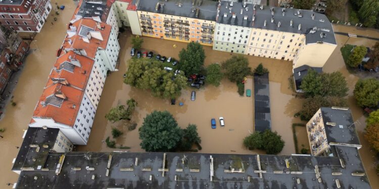 Central Europe hit by severe floods: 24 killed in Romania, Poland and Czech Republic, EU promises aid