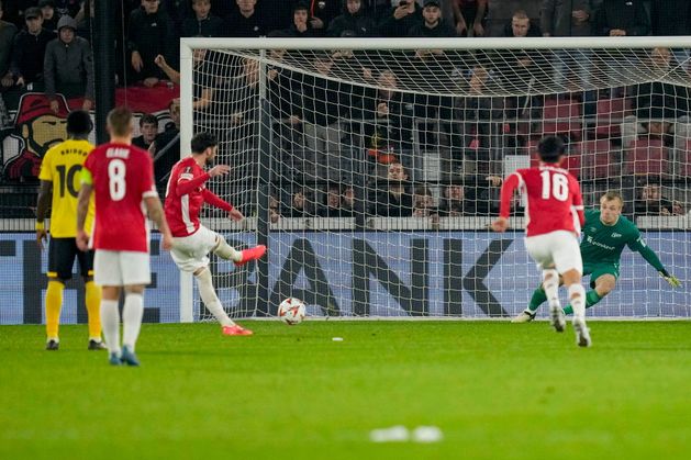 Troy Parrott scores winner from the spot as AZ Alkmaar open Europa League campaign with victory